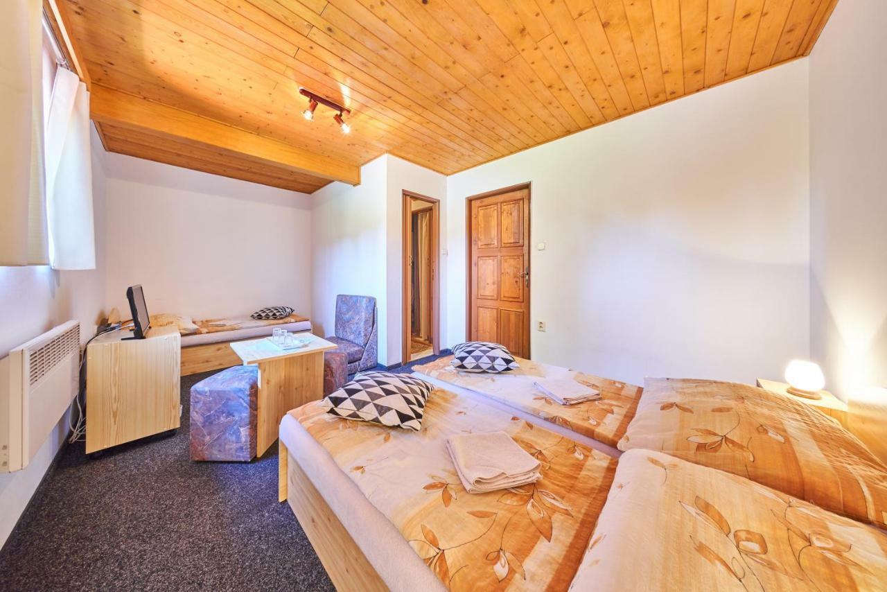 Penzion Pod Lesem Hotel Hodkovice ภายนอก รูปภาพ